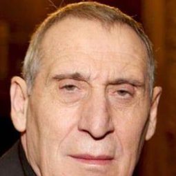 賽爾索·布耶洛 - 薩爾瓦多演員 飾演pare de Salvador