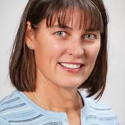 Mary Neal 飾演 Self - Orthopedic Spine Surgeon