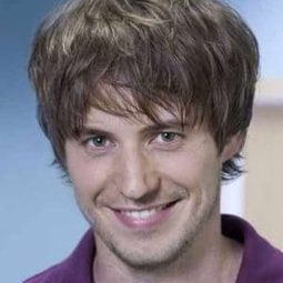 Jamie Davis 飾演 Davey