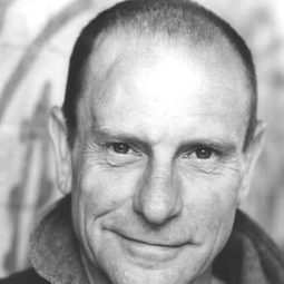 Philip Martin Brown 飾演 Kindred (Father)