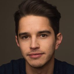 Joseph Haro 飾演 Mateo (voice)