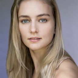 Lucy Currey 飾演 Lindsay Helms