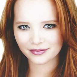 Colleen Dengel 飾演 Alison