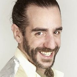 Aitor Legardón 飾演 Amigo Fiestero