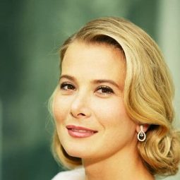 Yuliya Vysotskaya 飾演 Lyudmila 'Lyuda' Danilovna Semina