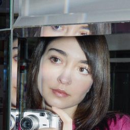 Amalia Ulman 飾演 Elena