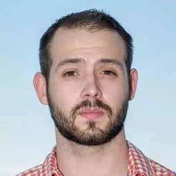 Daniel Ratimorský 飾演 Samuel Kenigswein
