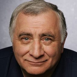 Teddy Coluca - 世界末日演員 飾演Uncle Louis