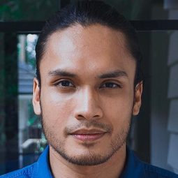 Randy Pangalila 飾演 The Boxer