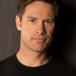 Jeff Douglas 飾演 Cubby