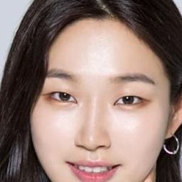 Sung Ryung 飾演 Soo-yeon