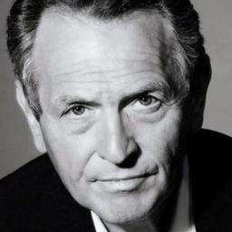 Michael Hadley 飾演 Charlie