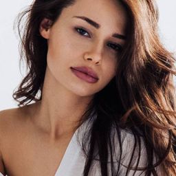 Beth Humphreys 飾演 Stephanie