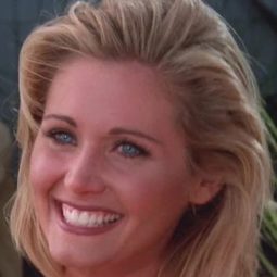 Heather Campbell 飾演 Saleswoman