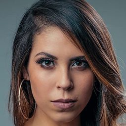 琪琪·索·格雷羅 - 洋芋片和馬鈴鼠：洋芋片的假期演員 飾演Barbara Capybara