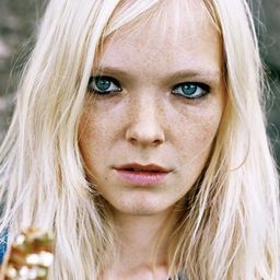 Viktoria Winge 飾演 Cecilie