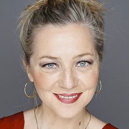 佩拉·卡斯楚 - 心動隔扇窗：飄洋過海演員 飾演Rosa María