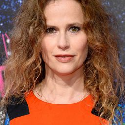 Florence Darel 飾演 Angélique