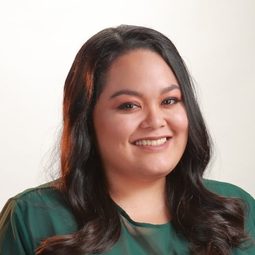 凱·柯提斯 飾演 Cat