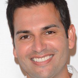 Adrian R'Mante 飾演 Johnny Alpha