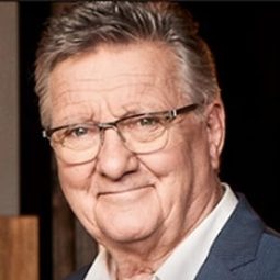 Graeme Blundell - 如何在 9 周內改變演員 飾演Ivan