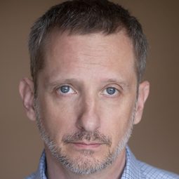 Scot Zeller 飾演 Prison Guard