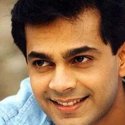 Nasirr Khan 飾演 Ila's Father