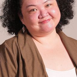 J-mee Katanyag 飾演 Bettina