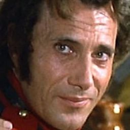 Jacques Destoop 飾演 Colonel Etienne Santamour