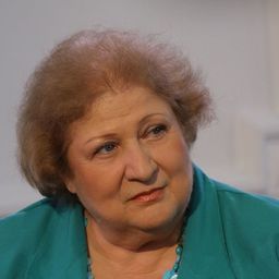 多麗娜·拉札爾 - 吸血鬼復仇記演員 飾演Gypsy Woman