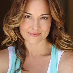 肯妲·班沃德 飾演 Beth