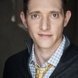 Gregory Marcel 飾演 Sean