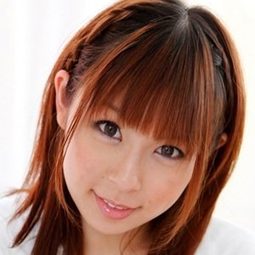 Saya Hikita 飾演 