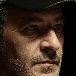 Henri Cohen 飾演 Gynécologue