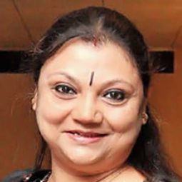 Mithu Chakrabarty 飾演 Mrs. Banerjee