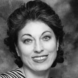 Serena Bennato 飾演 Giuliana