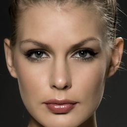 伊琳娜·伊夫金娜 飾演 Veronika