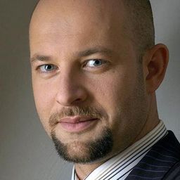 Szymon Bobrowski 飾演 