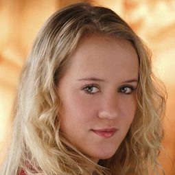 艾瑞兒·諾艾爾·寇松 - Annabelle's Wish演員 飾演Child Emily (voice)