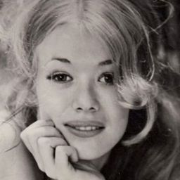 Peggy Neal 飾演 Dr. Mary Lisa Gleason