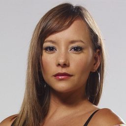 Angelica Blandon 飾演 Reina