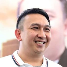 奧吉·范提諾斯 - Layla Majnun演員 飾演Ogie