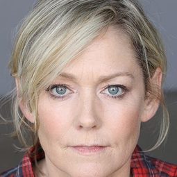 Amy Parrish - 愛情魔力演員 飾演Lucy