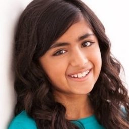 M'laah Kaur Singh - 復仇者聯盟演員 飾演Young Girl