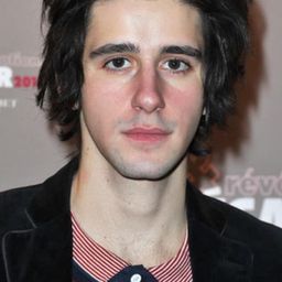 Clément Métayer 飾演 Robin