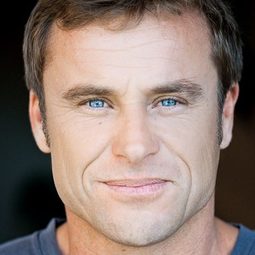 Ben Oxenbould - 黑水演員 飾演Jim