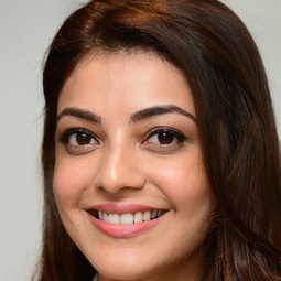 Kajal Agarwal 飾演 Kavya Bhosle