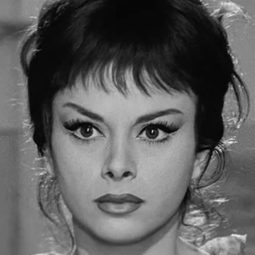 Sandra Milo 飾演 Valeria