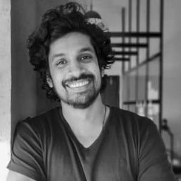 Arjun Radhakrishnan 飾演 Shyam