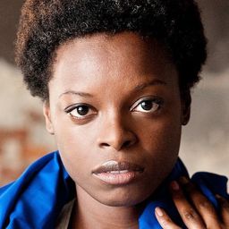 Astrid Jones 飾演 Alba